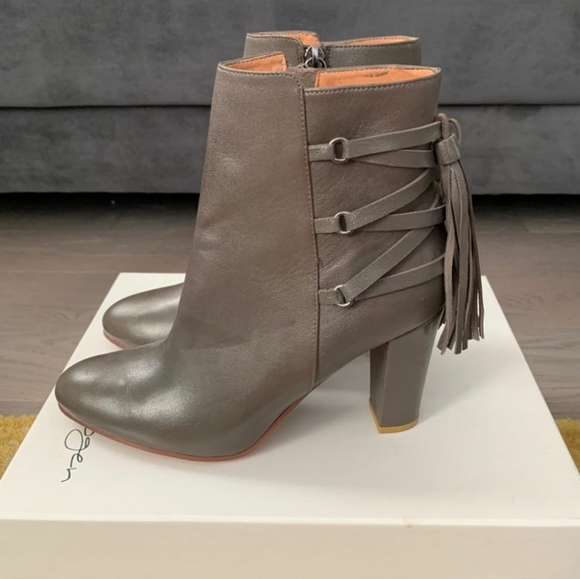 HALOGEN Grey Leather Booties - Size 7 and 7.5 (Read description) - Picture 4 of 5